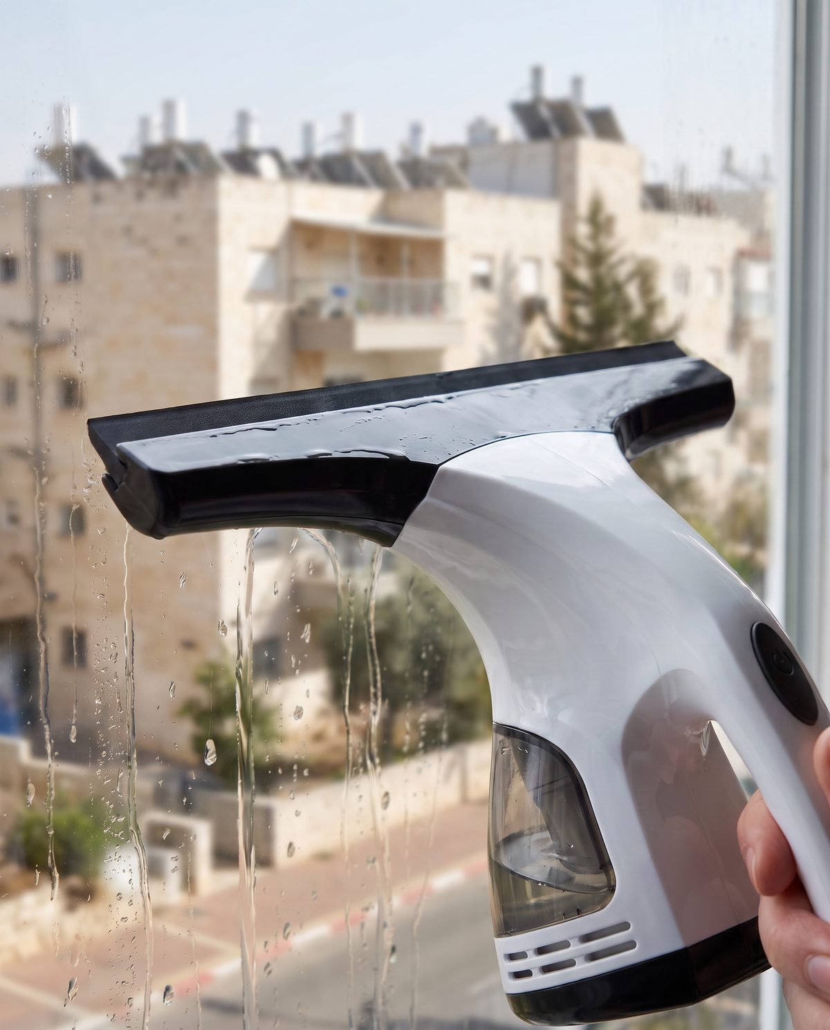 ראש הגומי של CLEARER על זכוכית החלון